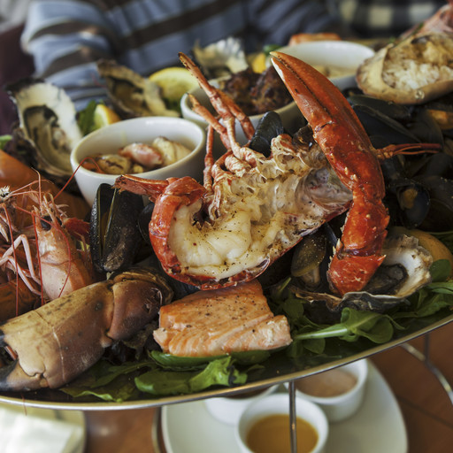 V&auml;stkusten kommer p&aring; bes&ouml;k till f&auml;bon